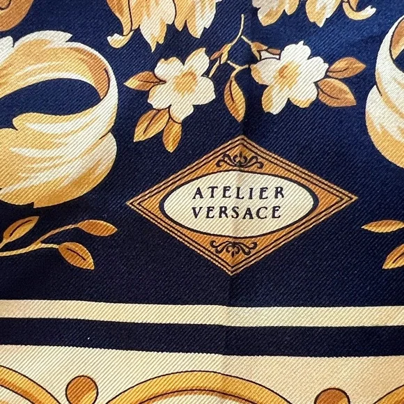 Authentic Versace Baroque Design Black Gold Printed 100% Silk Twill Scarf 33.5" - Picture 3 of 16